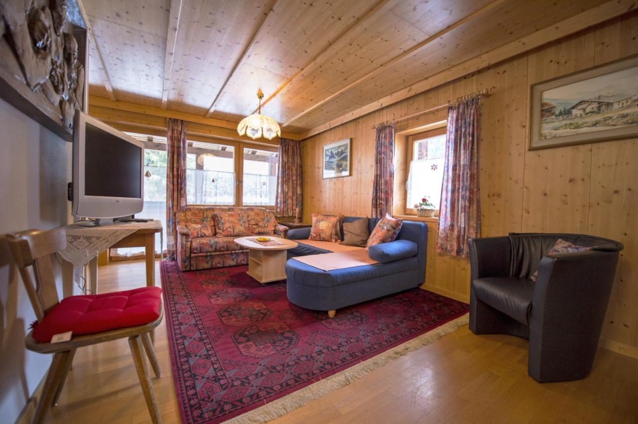 Apartment Soval Urtijëi Buitenkant foto