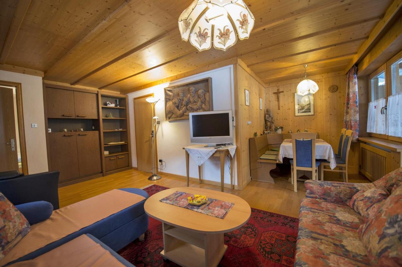 Apartment Soval Urtijëi Buitenkant foto